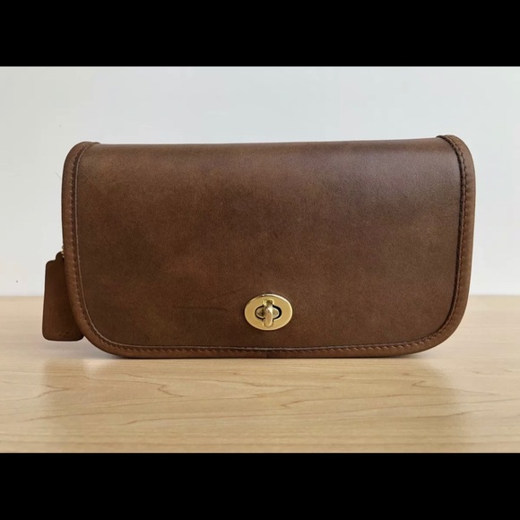 Coach Handbags - Vintage EUC Coach Dinky Crossbody Beautiful! Price Firm